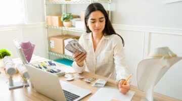 woman jewelry entrepreneur